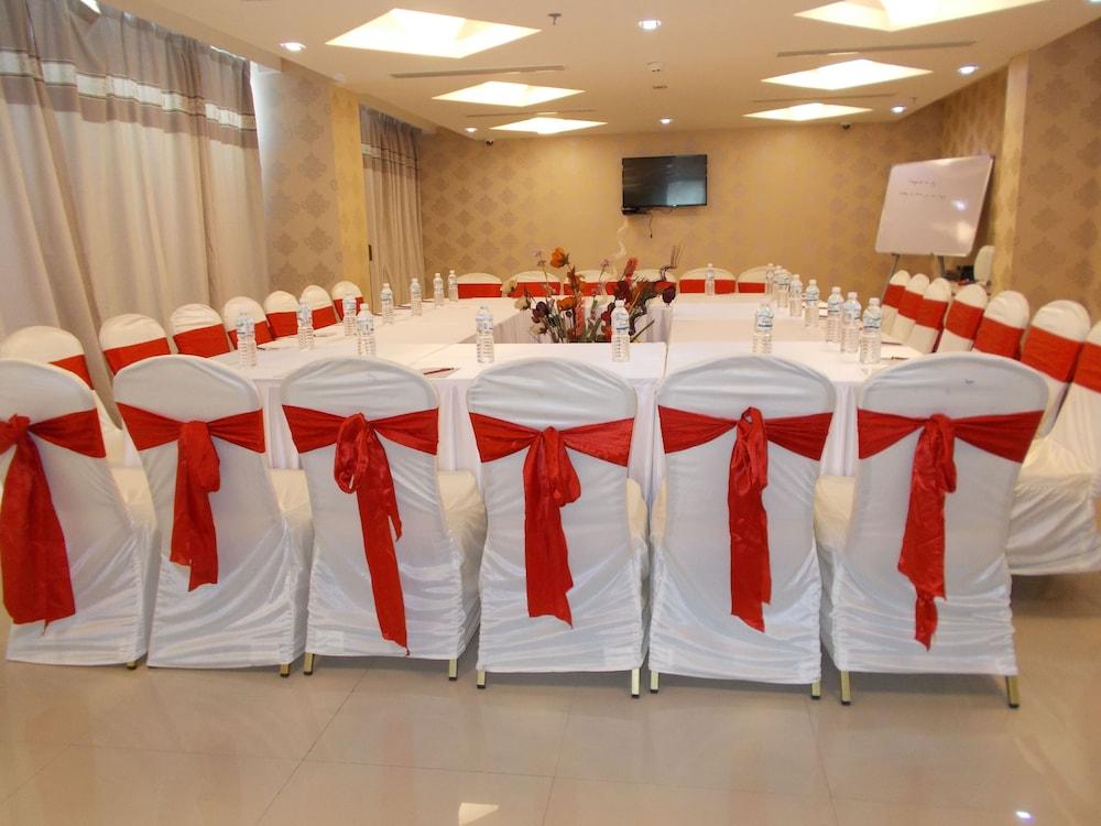 Best Western Tirupati Exteriör bild